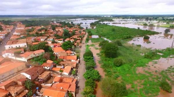 Rio Parna&iacute;ba come&ccedil;a a invadir zona urbana de Luzil&acirc;ndia, no Norte do Piau&iacute;.(Imagem:Gaspar Bueno)