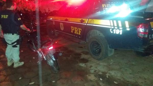 Motocicleta com sinais de identifica&ccedil;&atilde;o adulterados(Imagem:Divulga&ccedil;&atilde;o/PRF)