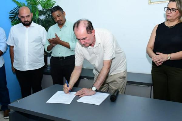 Assinadas ordens de serviços para obras nas áreas da Educação e Infraestrutura em Floriano.(Imagem:Secom)