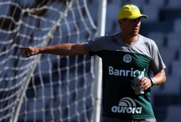 T&eacute;cnico Leocir Dall?Astra embarca com Ypiranga-RS na sexta a Teresina.(Imagem:Divulga&ccedil;&atilde;o)