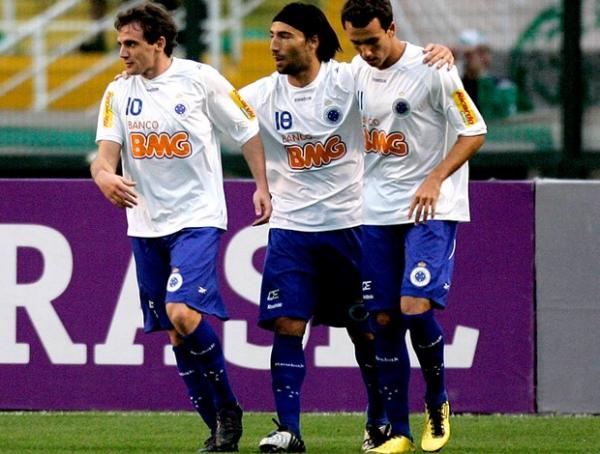Palmeiras vacila em casa, e Cruzeiro consegue grande virada