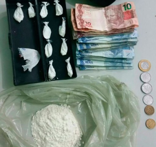 Polícia encontra cocaína dentro de sinuca em bar da capital
