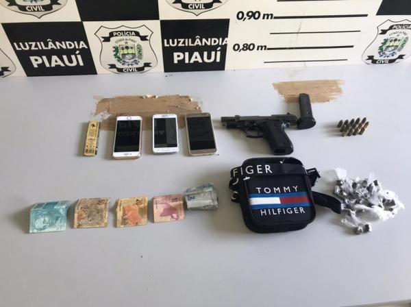 Pol&iacute;cia apreende rev&oacute;lver com adolescentes de 13 e 15 anos em opera&ccedil;&atilde;o contra o tr&aacute;fico de drogas no Piau&iacute;.(Imagem:Pol&iacute;cia Civil/ Luzil&acirc;ndia)