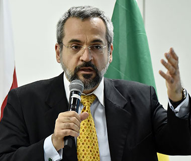 Ministro Weintraub usa MEC em guerra contra Wikipédia