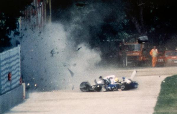 Ayrton Senna sofre acidente fatal em &Iacute;mola, em 1994.(Imagem:Alberto Pizzoli/Sygma/Sygma via Getty Images)