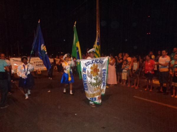 Desfile c&iacute;vico de 7 de Setembro reuniu milhares de pessoas em Floriano.(Imagem:FlorianoNews)