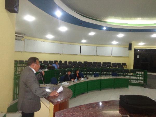 Na Tribuna, Vereador Manoel Simpl&iacute;cio.(Imagem:FlorianoNews)
