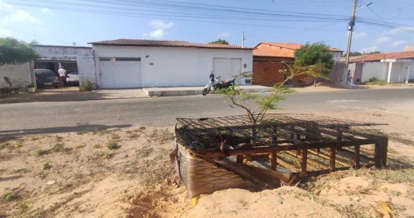  Irm&atilde;os dormiam no quarto que incendiou. Cama e colch&atilde;o foram retirados de casa.(Imagem:Felipe Cruz/TV Clube )