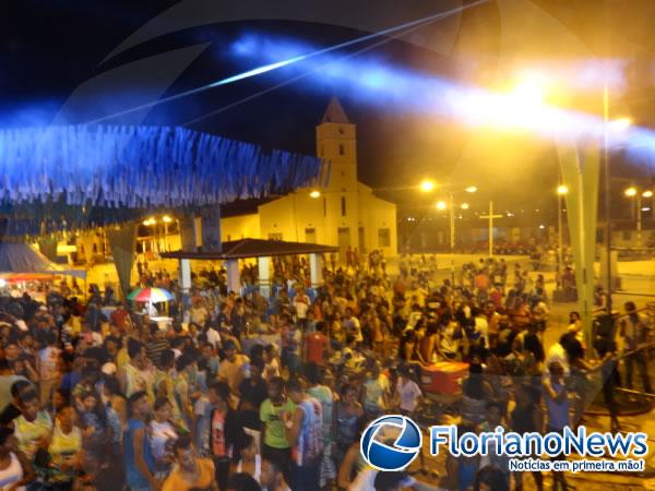 Fl&aacute;vio Maranh&atilde;o e Os Meninos de Bar&atilde;o animaram os foli&otilde;es no segundo dia de carnaval em Bar&atilde;o de Graja&uacute;.(Imagem:FlorianoNews)