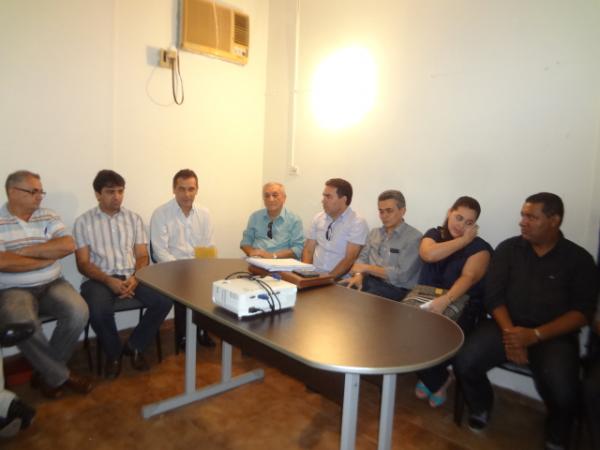 Gilberto Júnior realizou primeira reunião com equipe de secretários.(Imagem:FlorianoNews)