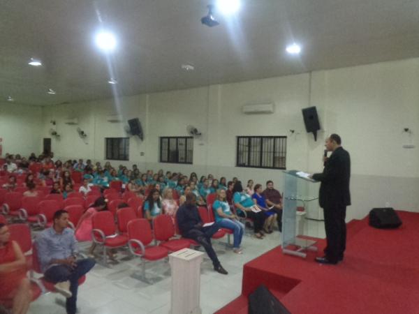Escola Pequeno Pr&iacute;ncipe celebra anivers&aacute;rio com culto em a&ccedil;&atilde;o de gra&ccedil;as.(Imagem:FlorianoNews)