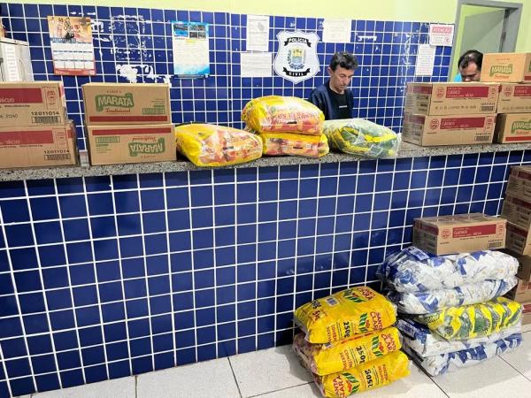 Mercadorias apreendidas em furto.(Imagem:Divulga&ccedil;&atilde;o: Pol&iacute;cia Militar do Piau&iacute;)