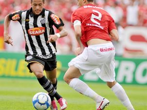 Em grande jogo, Santos e Internacional ficam no empate
