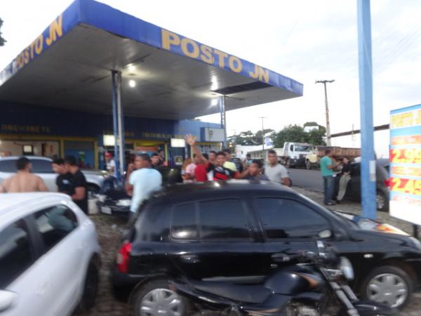 Polícia Militar é acionada para conter farra em posto de combustível