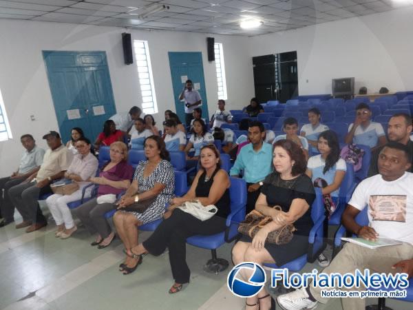  Rotary Club realizou debate sobre a VII Confer&ecirc;ncia da Juventude.(Imagem:FlorianoNews)