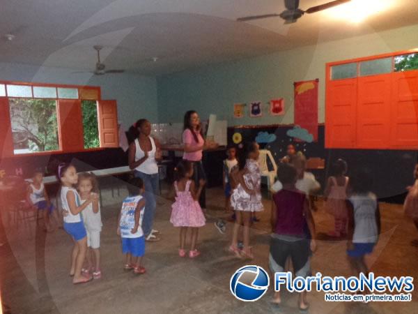 Com brincadeiras e divers&atilde;o, creches de Floriano iniciam ano letivo.(Imagem:FlorianoNews)