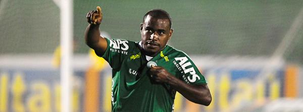 Guarani bate o Vasco por 1 a 0 com gol de pênalti mal marcado