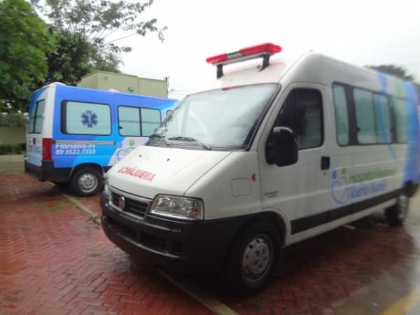 Hospital Regional Tibério Nunes recebe 2 novas ambulâncias