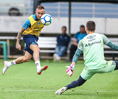 Grêmio desafia boa fase do Flu para ficar no páreo