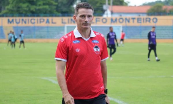  Gerson Gusm&atilde;o, t&eacute;cnico do River-PI.(Imagem: Julio Costa/ge )