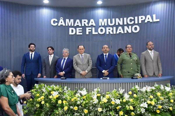 Poder Legislativo confere t&iacute;tulo de cidadania a personalidades nos 128 de Floriano(Imagem:CMF)