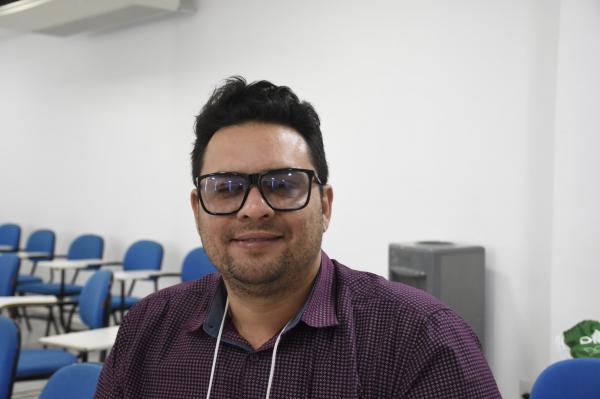 Professor Guilherme Melo, participante da oficina do Eixo Educa&ccedil;&atilde;o.(Imagem:Francisco Gil&aacute;sio)