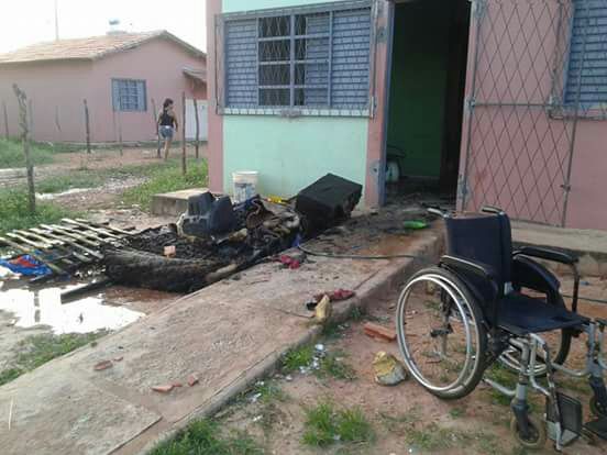 Mãe e filho ficam feridos após criança causar incêndio na capital