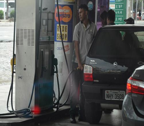 Gerente de posto de gasolina é presa por participar de desvio de gasolina do MPE
