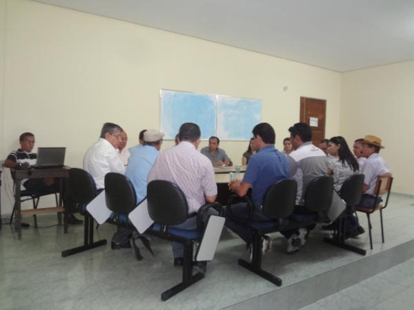 Segunda rodada de negocia&ccedil;&atilde;o de patr&otilde;es e empregados em Floriano.(Imagem:FlorianoNews)
