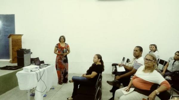 Forma&ccedil;&atilde;o do Educacenso re&uacute;ne t&eacute;cnicos escolares da rede privada de Floriano.(Imagem:FlorianoNews)