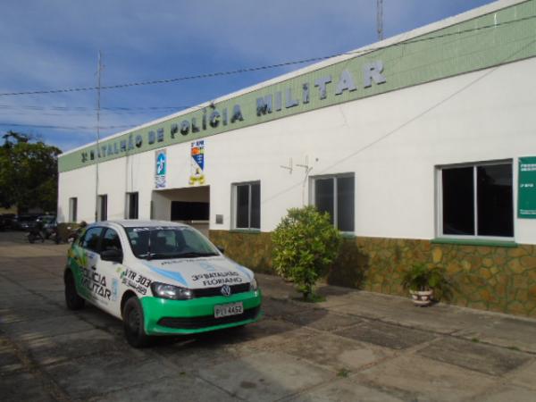 Motocicleta é furtada em frente ao Clube do Professor em Floriano