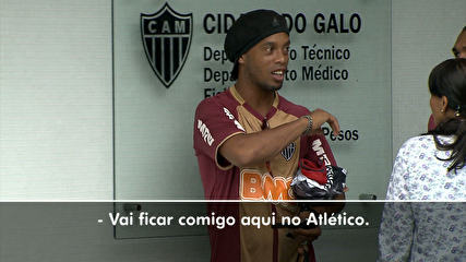 Ronaldinho Gaúcho renova com o Galo por mais uma temporada