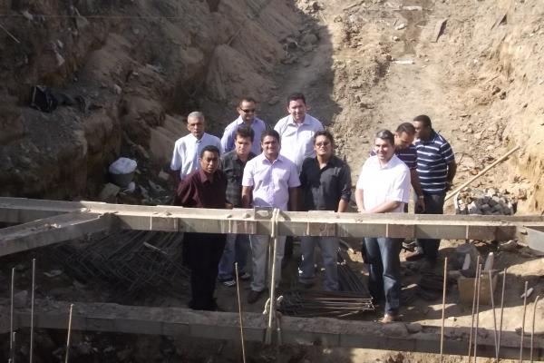 Esta&ccedil;&atilde;o elevat&oacute;ria est&aacute; sendo constru&iacute;da para o projeto de saneamento b&aacute;sico.(Imagem:FlorianoNews)