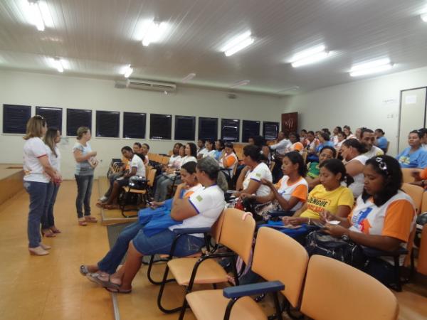 Secretaria de Sa&uacute;de promove reuni&atilde;o com agentes de sa&uacute;de.(Imagem:FlorianoNews)