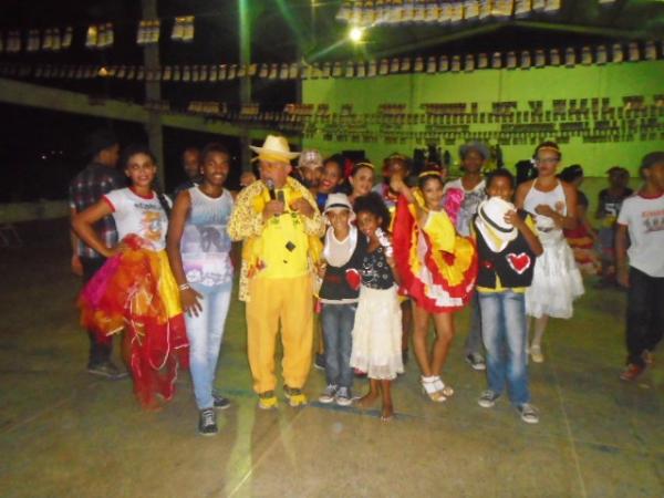 Alegria e animação marcaram abertura das festas Juninas em Floriano