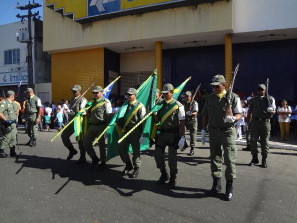 Floriano comemorou o Dia da P&aacute;tria com desfile c&iacute;vico.(Imagem:FlorianoNews)