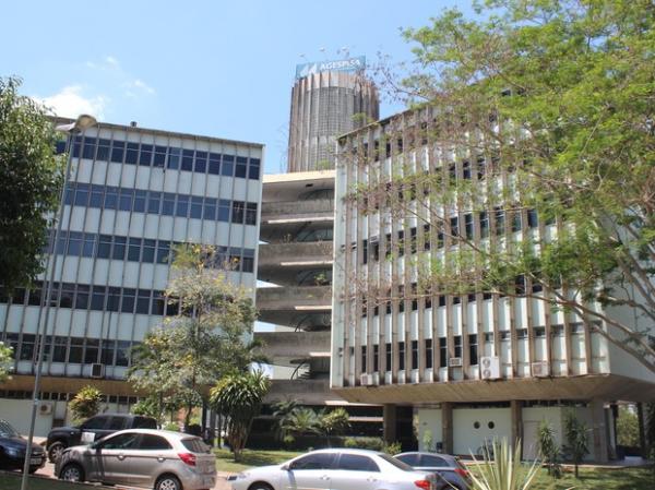 Empresa diz que n&atilde;o tem comoo abrir m&atilde;o dos tercerizados.(Imagem:Gustavo Almeida/G1)