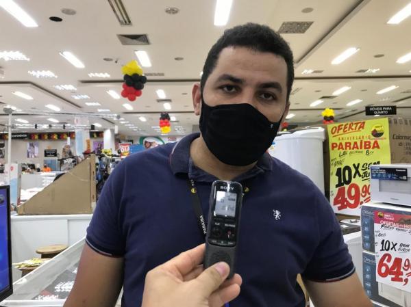 Bezerra, chefe do setor de m&oacute;veis e eletros do Armaz&eacute;m Para&iacute;ba(Imagem:FlorianoNews)