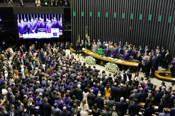 CCJ da Câmara aprova datas comemorativas para "brancos", "negros" e "índios"
