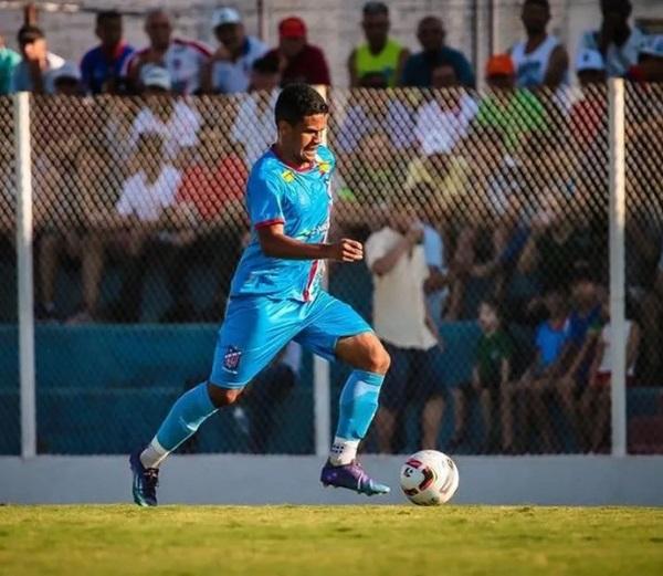 Na&iacute;lson, volante ex-Trinidade-GO(Imagem: Iron News Sports)