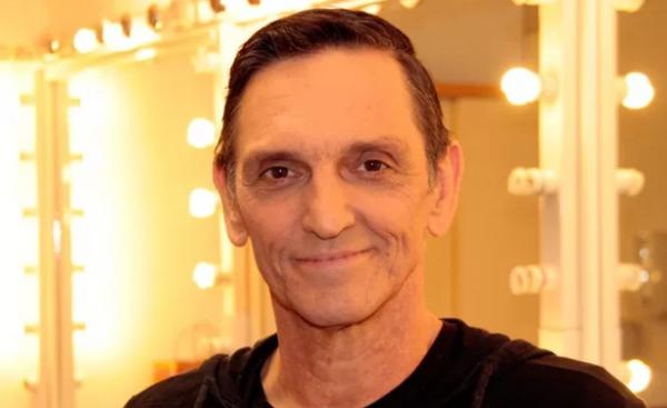 Paulo Miklos celebra a comunhão a dois na fluência pop de álbum solo