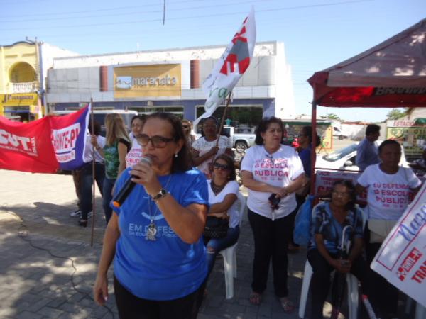 Servidores da educa&ccedil;&atilde;o realizam ato p&uacute;blico em Floriano.(Imagem:FlorianoNews)