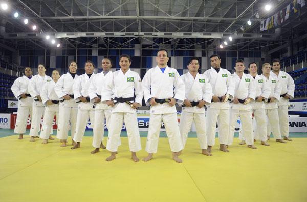 Sarah Menezes recebe quimono oficial para os Jogos Ol&iacute;mpicos.(Imagem:Cidadeverde.com)