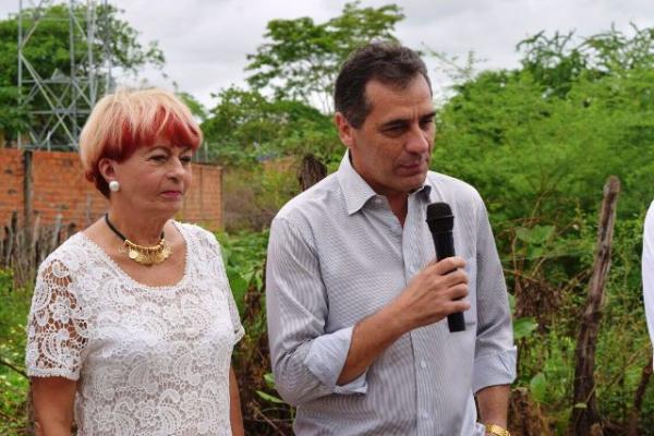 Prefeito de Floriano inaugura calçamento da Rua São José.(Imagem:Waldemir Miranda)