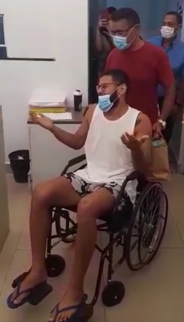 Vocalista do grupo Baratinar recebe alta após sofrer grave acidente em Floriano
