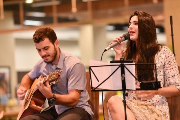 Cantora piauiense Luana Campos e o marido, Garen Vilarinho.(Imagem:Cl&eacute;riston Medeiros/ Divulga&ccedil;&atilde;o)