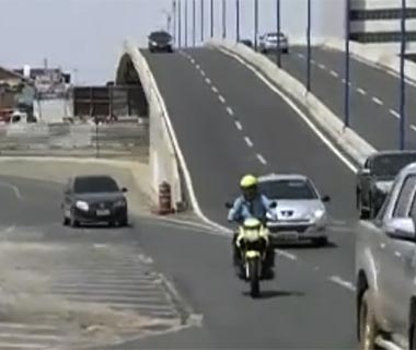 Engenheiro alerta para risco de acidentes no elevado da Miguel Rosa
