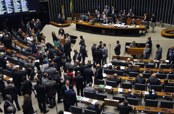 Câmara decide manter estado de emergência da PEC Kamikaze