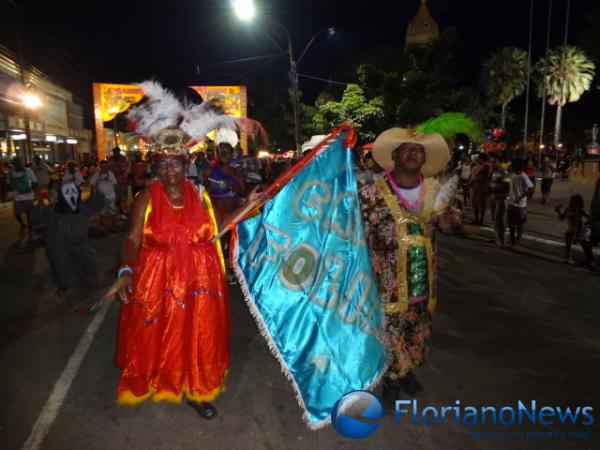 Cores, brilhos e samba no p&eacute; marcaram os desfiles das escolas de samba. (Imagem:FlorianoNews)
