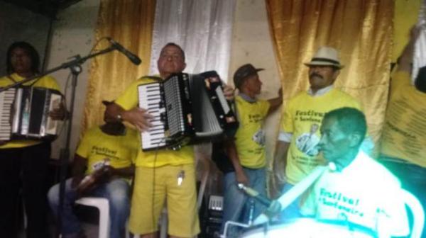 Apresenta&ccedil;&atilde;o de Nen&eacute;m Sanfoneiro(Imagem:FlorianoNews)